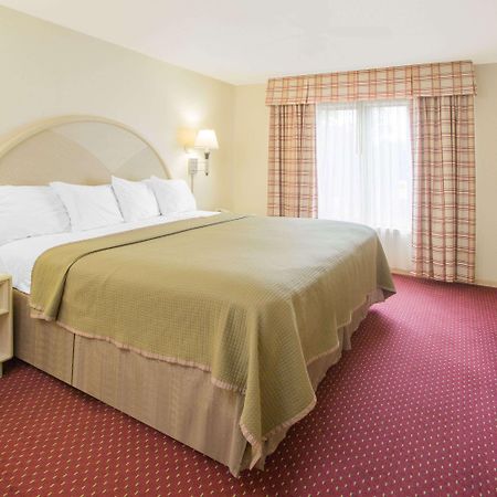 Howard Johnson By Wyndham Dothan Exterior photo