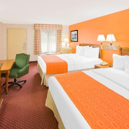 Howard Johnson By Wyndham Dothan Exterior photo