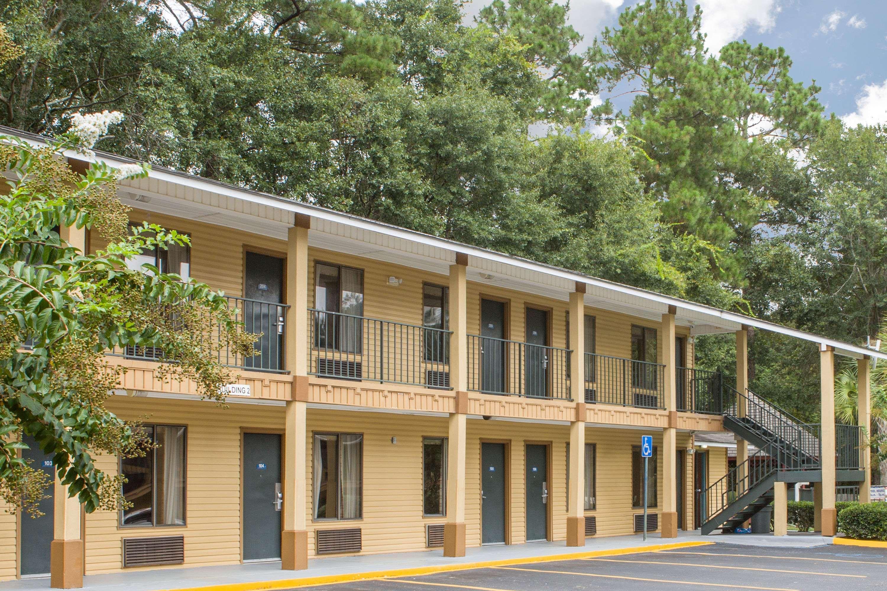 Howard Johnson By Wyndham Dothan Exterior photo